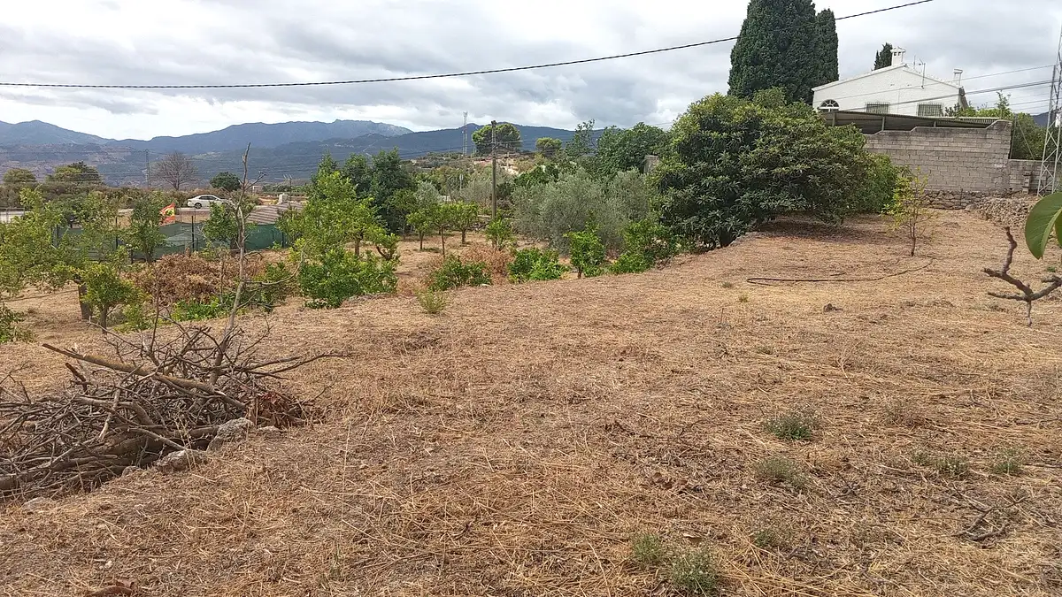Casa de campo con 2.000 m² de terreno junto a Alozaina