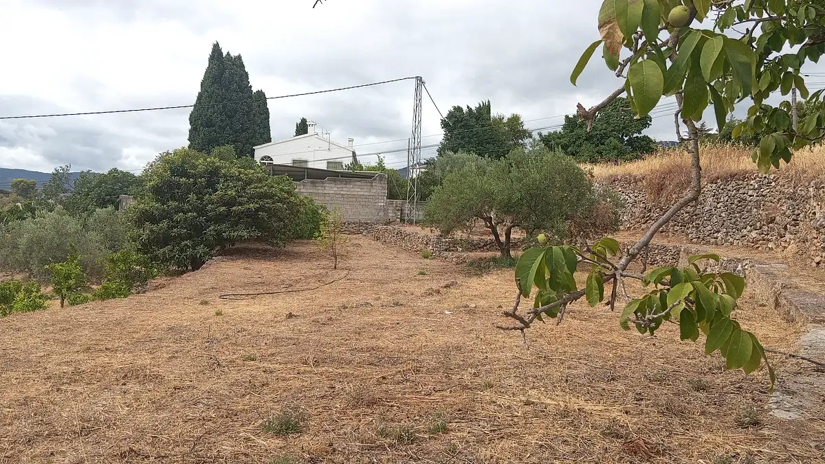 Casa de campo con 2.000 m² de terreno junto a Alozaina - Foto 3