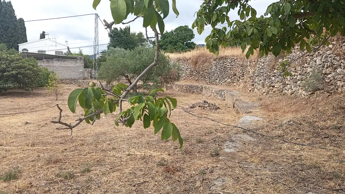 Casa de campo con 2.000 m² de terreno junto a Alozaina - Foto 4