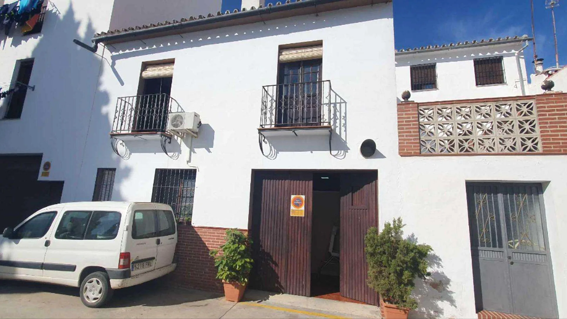 Casa con local comercial en Yunquera