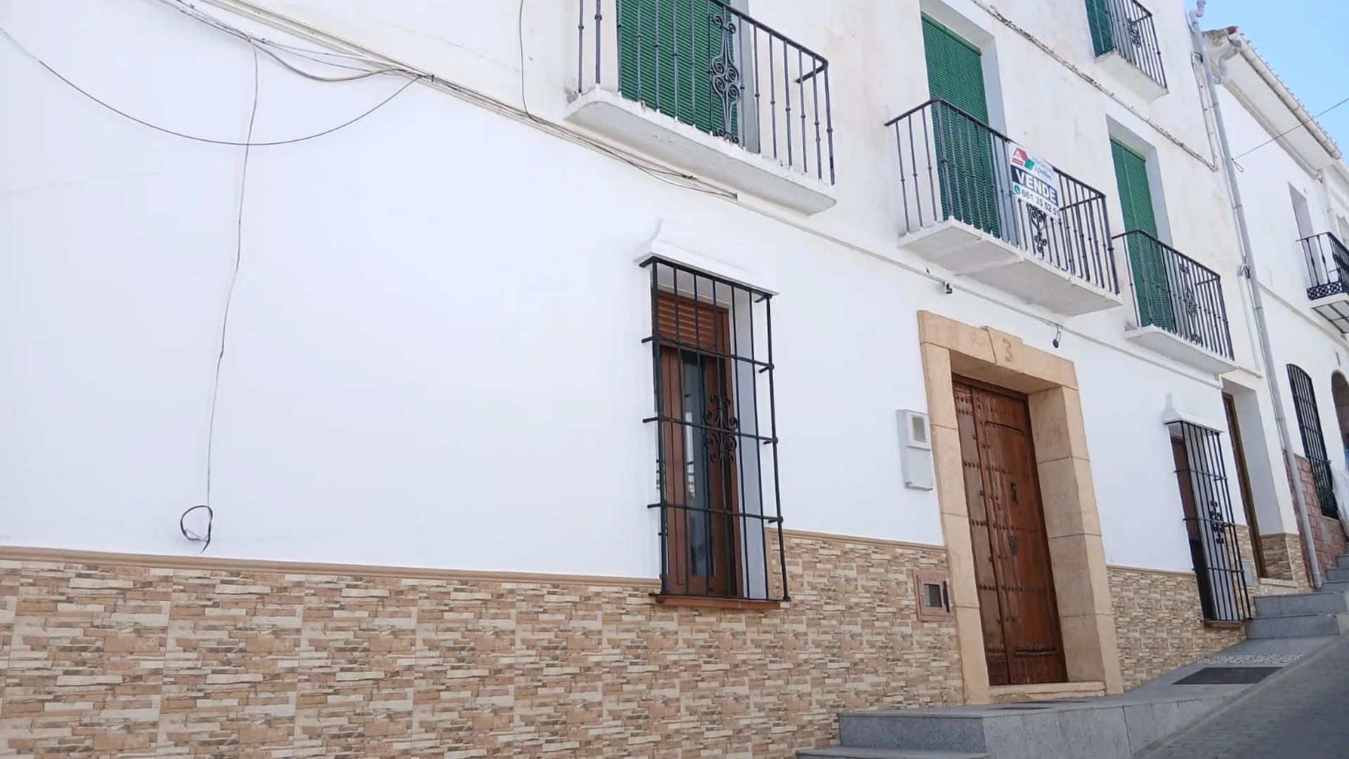 Casa de 6 dormitorios con terrazas y vistas en Alozaina